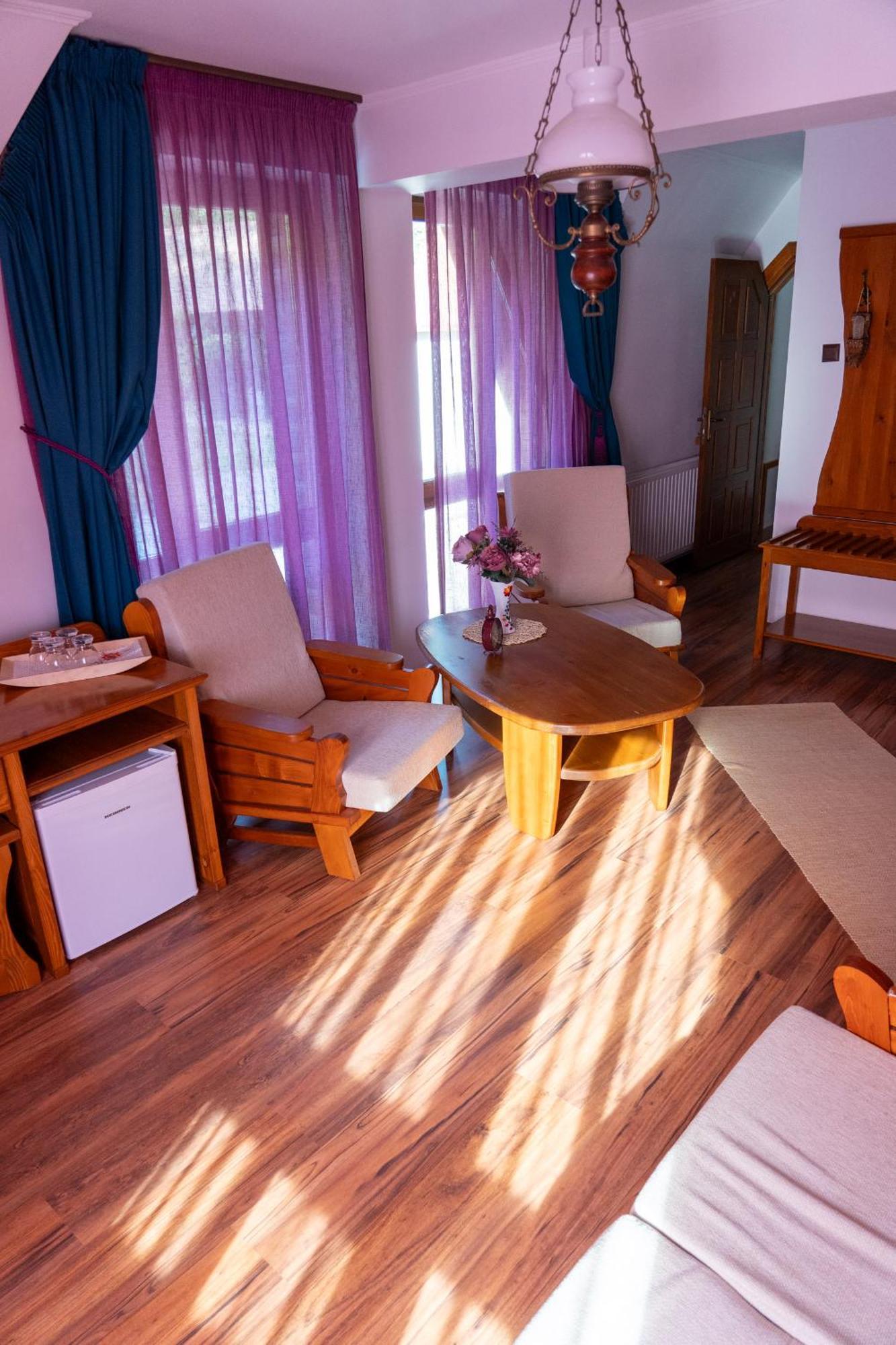 5.Evszak Hotel Sfântu Gheorghe Bagian luar foto