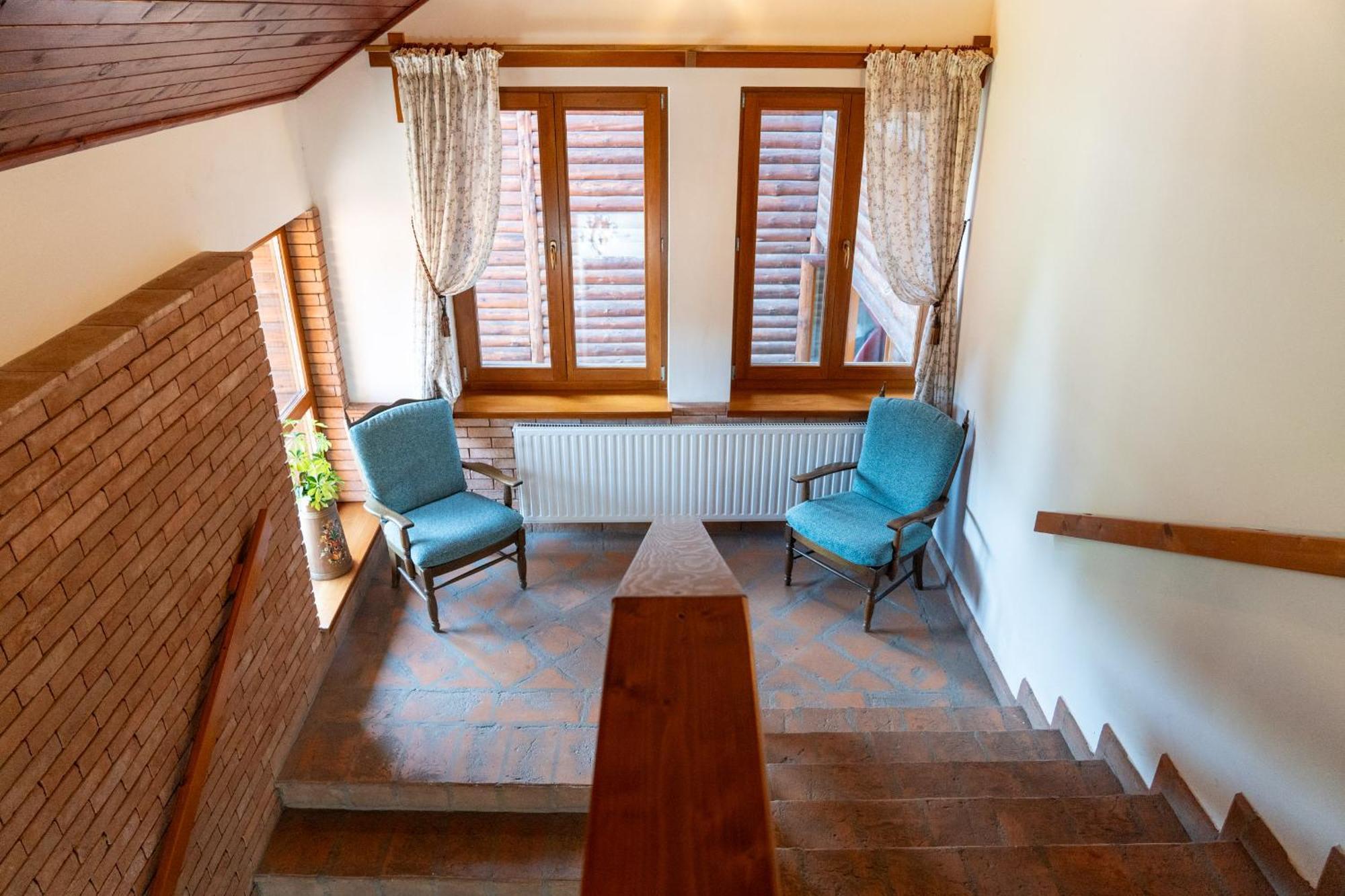 5.Evszak Hotel Sfântu Gheorghe Bagian luar foto