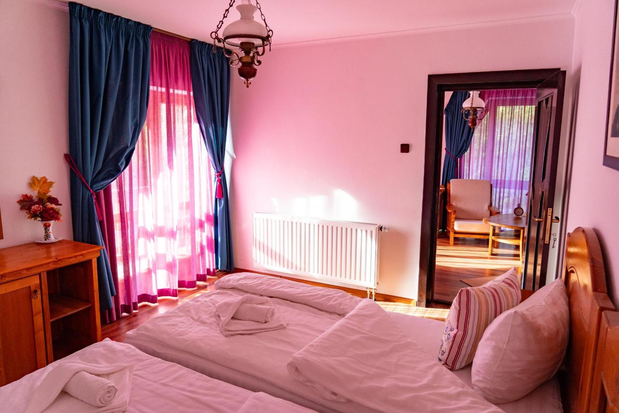 5.Evszak Hotel Sfântu Gheorghe Bagian luar foto