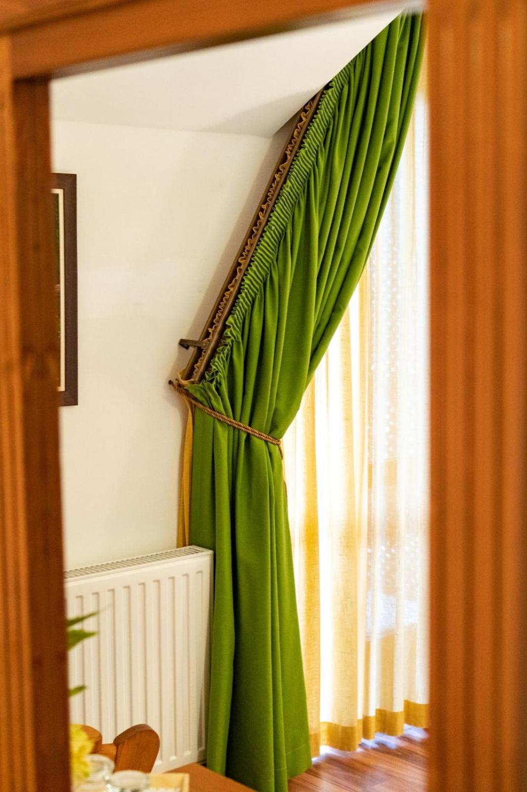 5.Evszak Hotel Sfântu Gheorghe Bagian luar foto