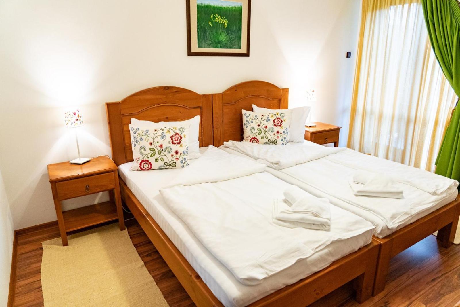 5.Evszak Hotel Sfântu Gheorghe Bagian luar foto