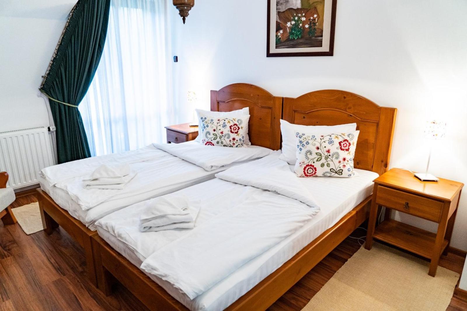 5.Evszak Hotel Sfântu Gheorghe Bagian luar foto