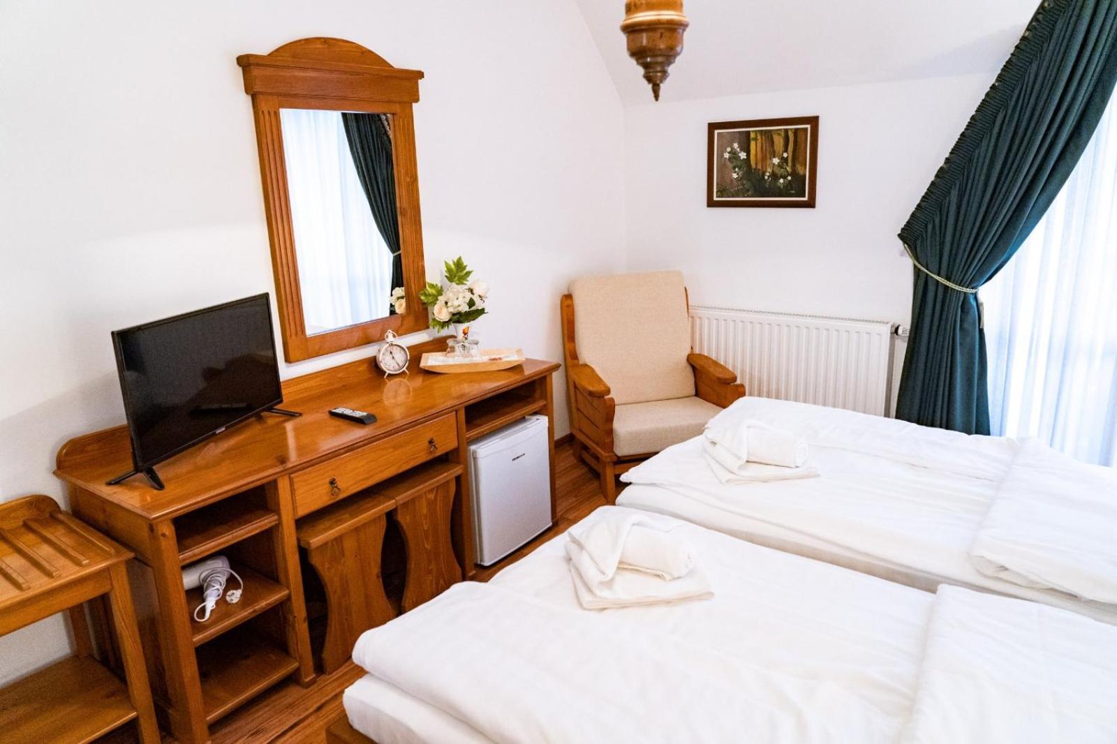 5.Evszak Hotel Sfântu Gheorghe Bagian luar foto