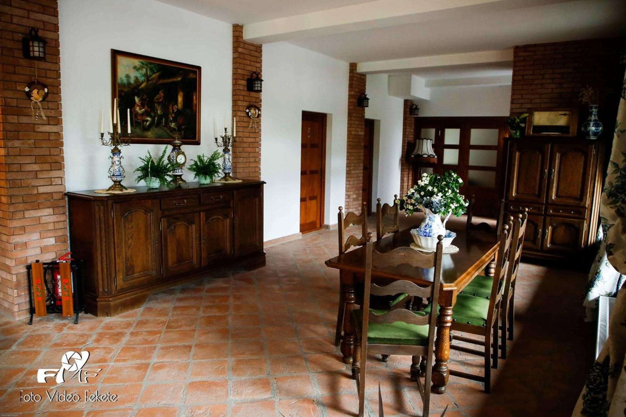 5.Evszak Hotel Sfântu Gheorghe Bagian luar foto
