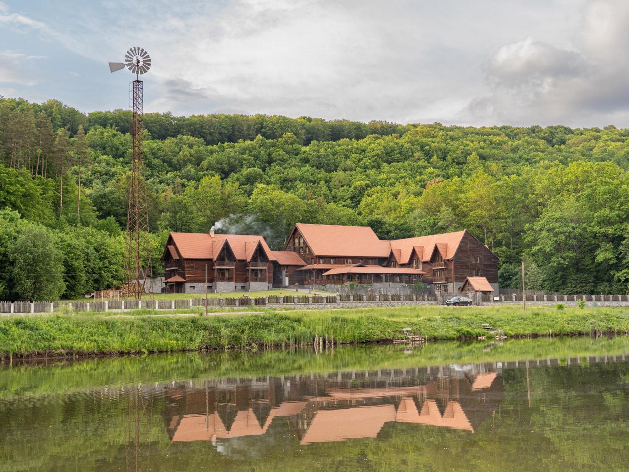 5.Evszak Hotel Sfântu Gheorghe Bagian luar foto